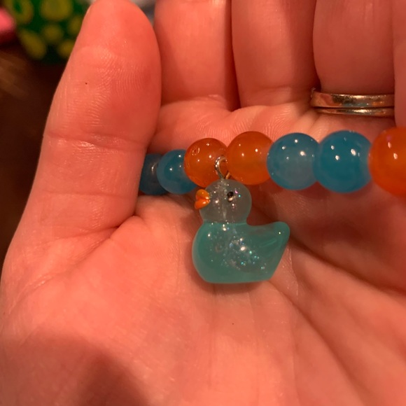 NEW HANDMADE GLASS BEAD BRACELET WITH DUCK CHARM - Picture 3 of 3